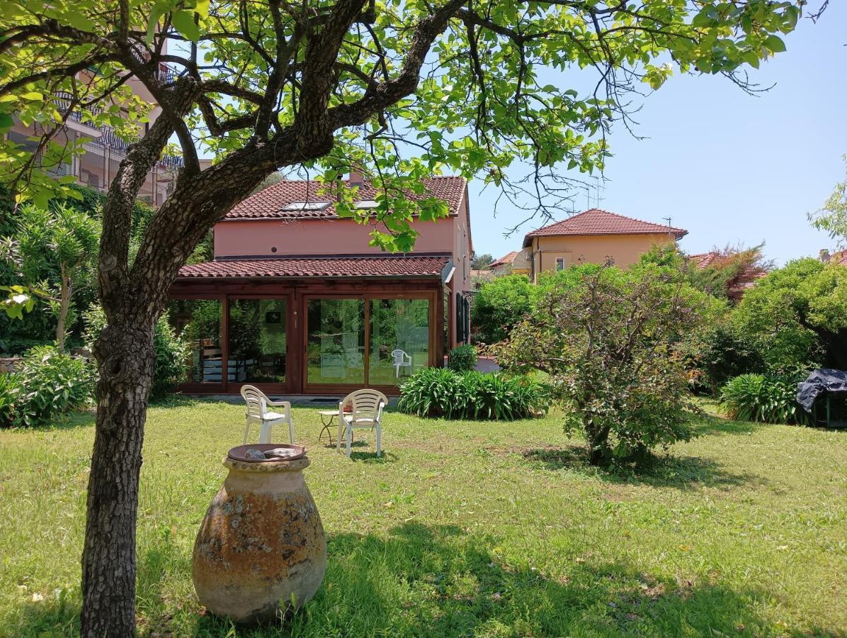 Villetta Con Giardino A Due Passi Dal Mare إمبيريا المظهر الخارجي الصورة